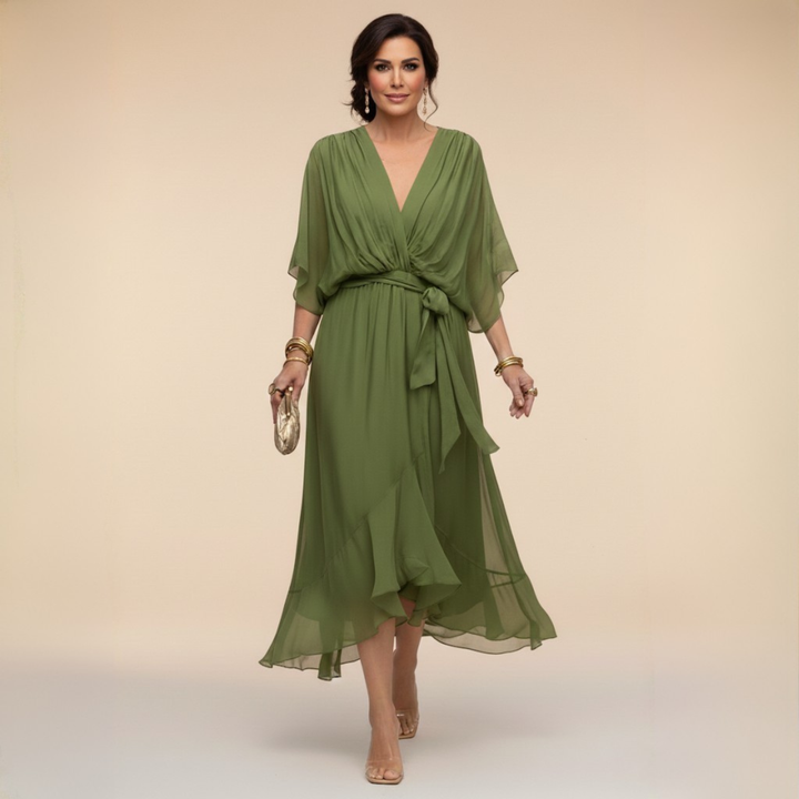 Monica – nesenstanti elegancija ir V formos iškirptė