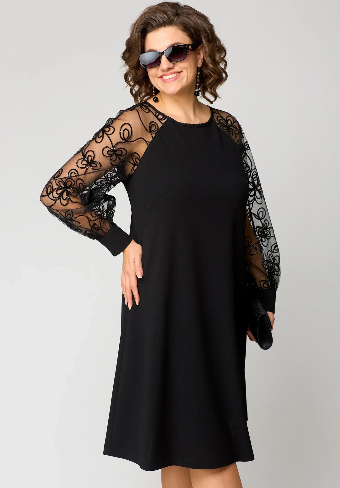 JOLANTA – Juoda nėrinių suknelė